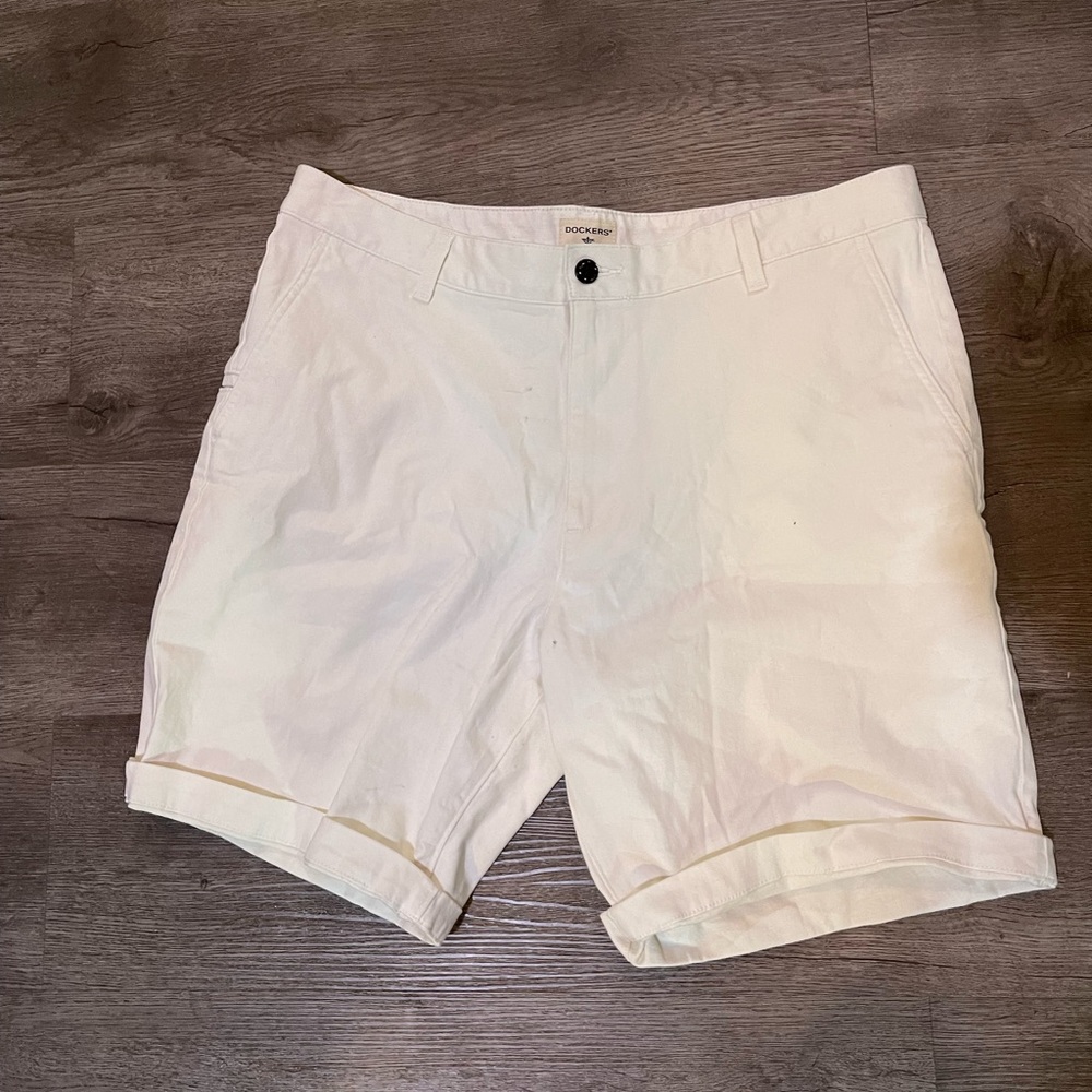 Dockers Off-White Khaki Shorts